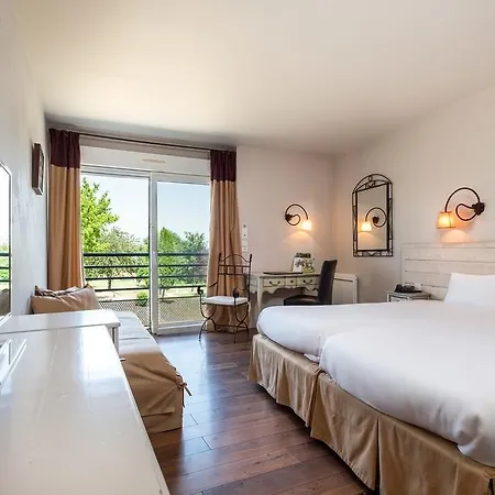 Logis L'Ermitage Hotel & Restaurant Saulges Exterior photo